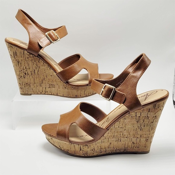 American Rag Shoes - NWOB American Rag Rochelle Platform Wedge Sandals